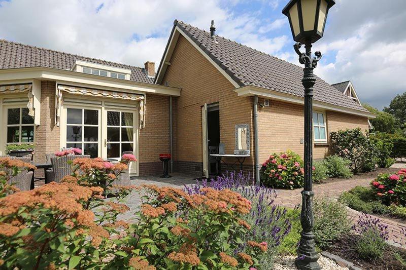 Het Jaarsveldhof Bed and Breakfast Montfoort Exteriör bild